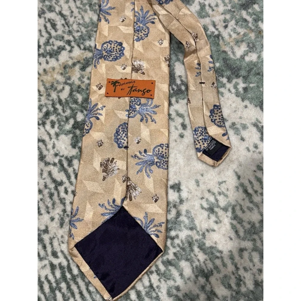 Vintage Tropicals By‎ Tango Pineapple Necktie